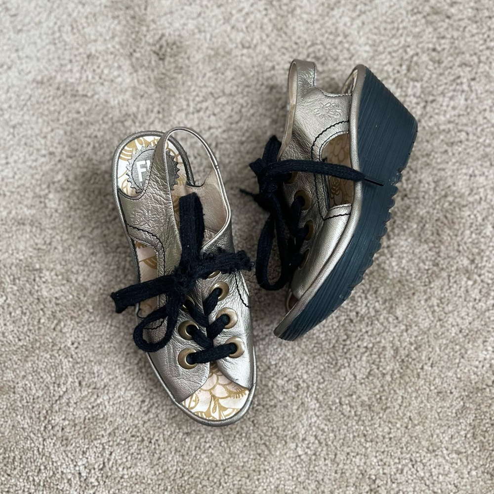 Fly London YLVA Wedge Sandal (36)